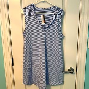 Vineyard Vines swim coverup. NWT Size Large